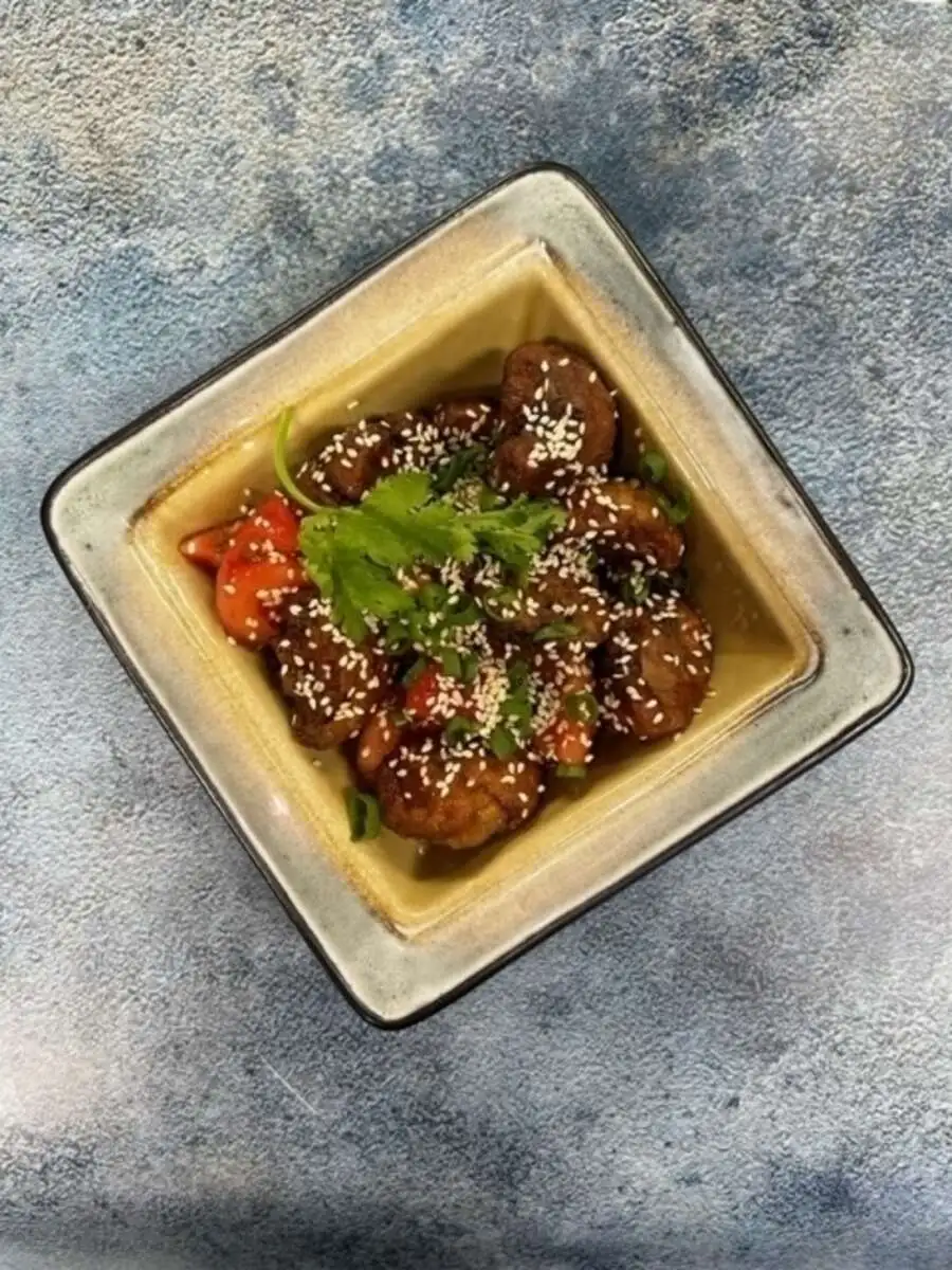 Жареные шампиньоны с томатами 