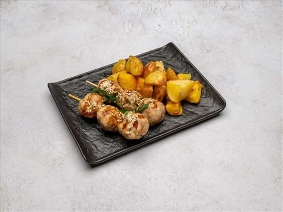 Фрикадельки цукунэ с картофелем