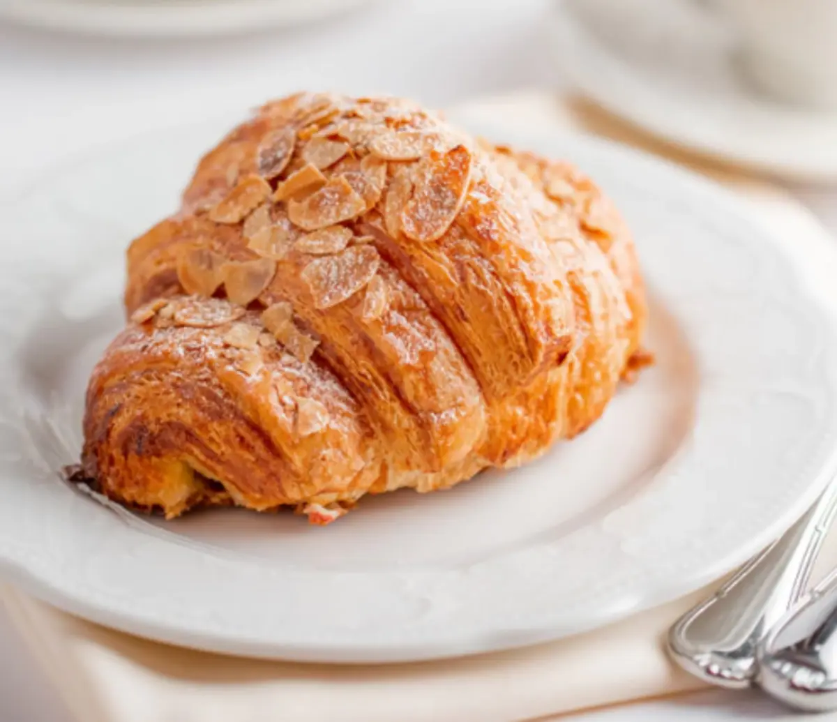 круассан с миндалем