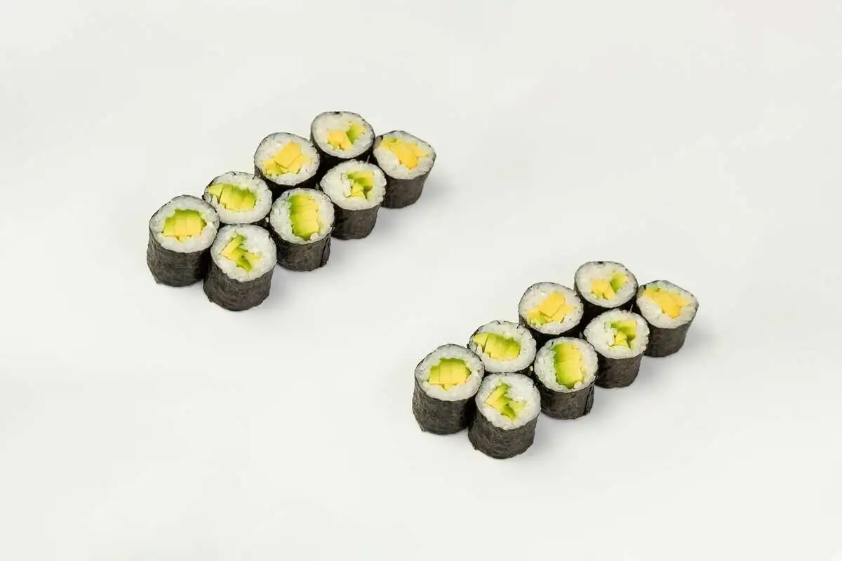 Двойной Авокадо маки ролл