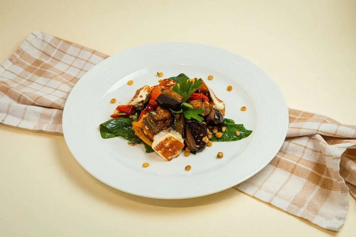 Салат запечённый баклажан с сыром/ сиртаки