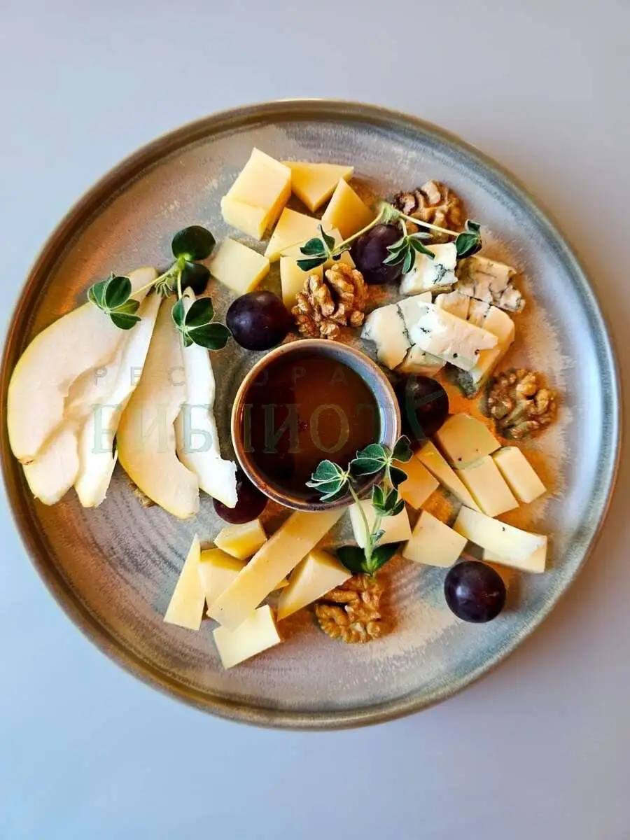 Тарелка сырная