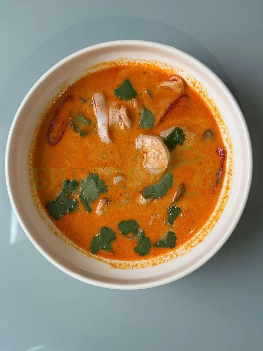 Том ям с морепродуктами