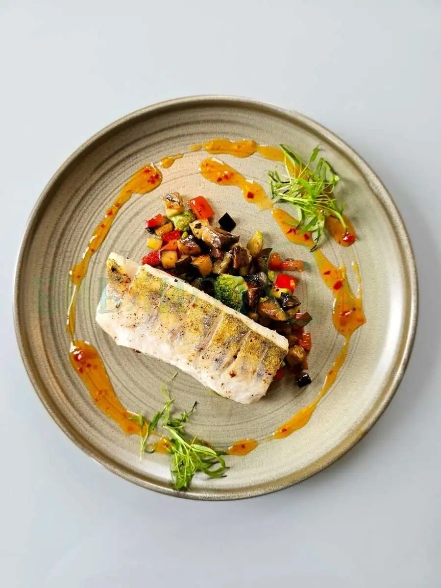 Судак на подушке из овощей