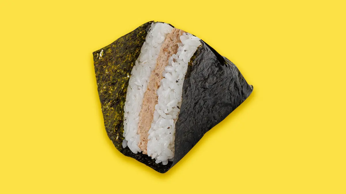Онигири с тунцом