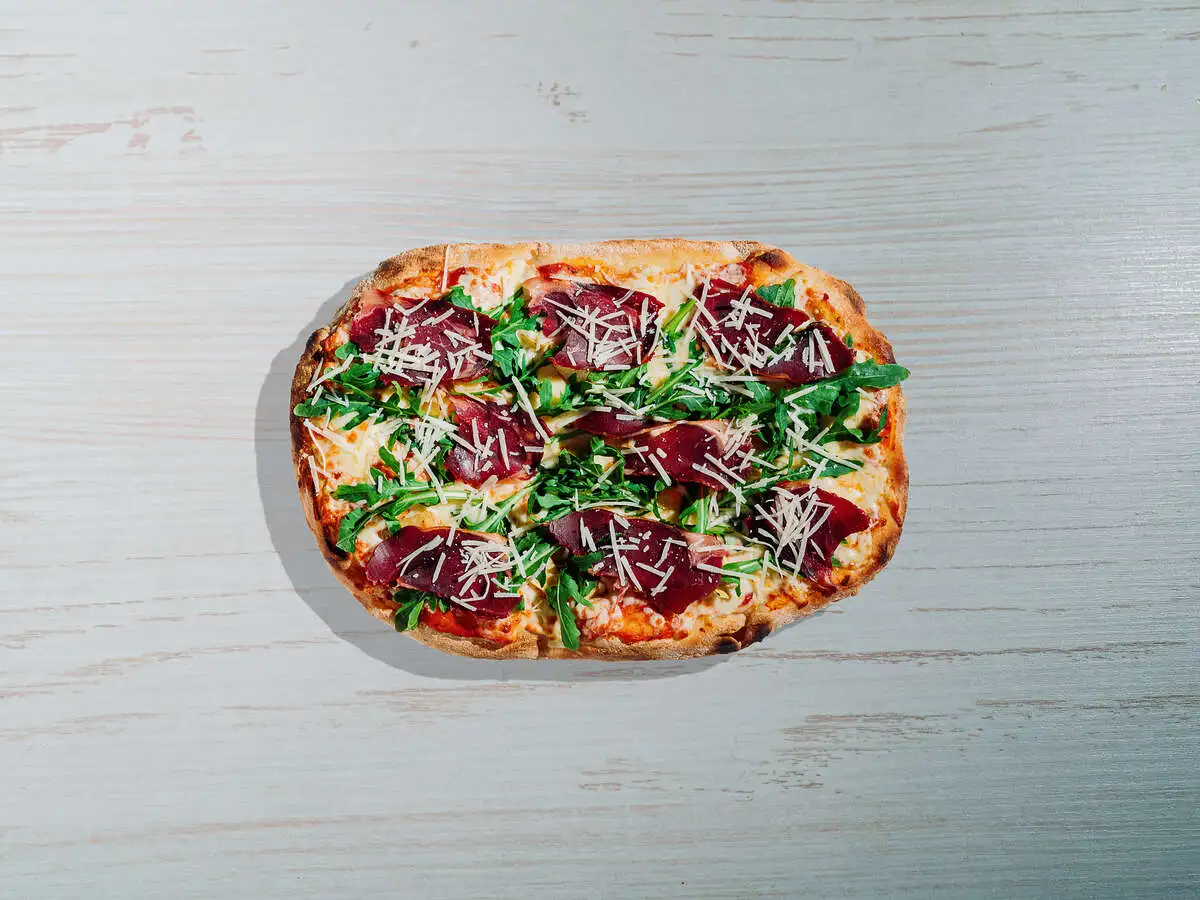 Пицца римская с вяленой говядиной