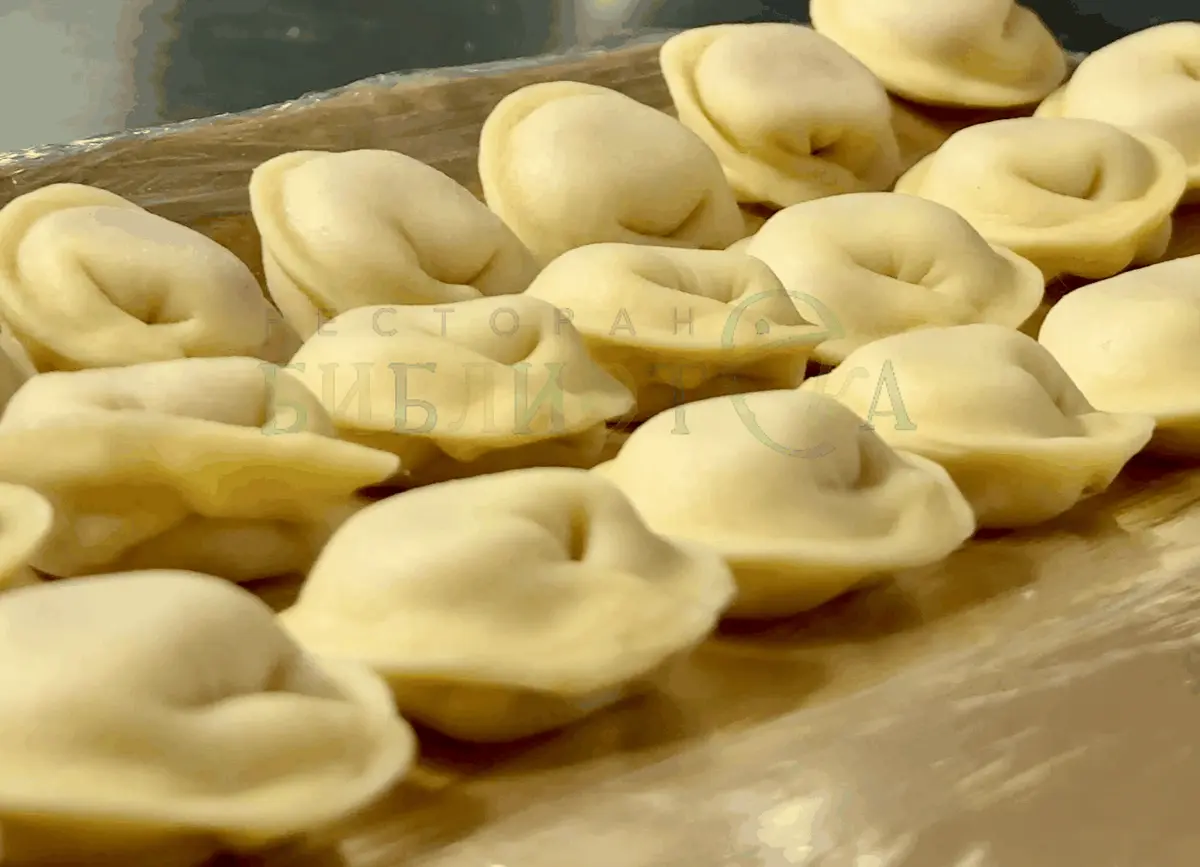 Пельмени с говядиной ручной лепки замороженные