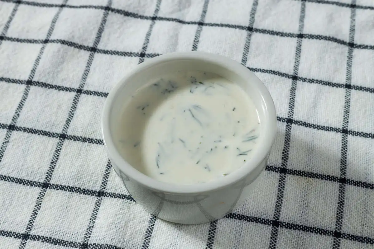 Чесночно-сметанный