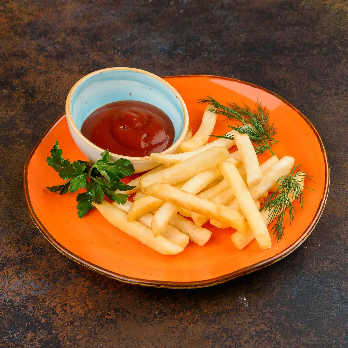 Картофель фри с кетчупом