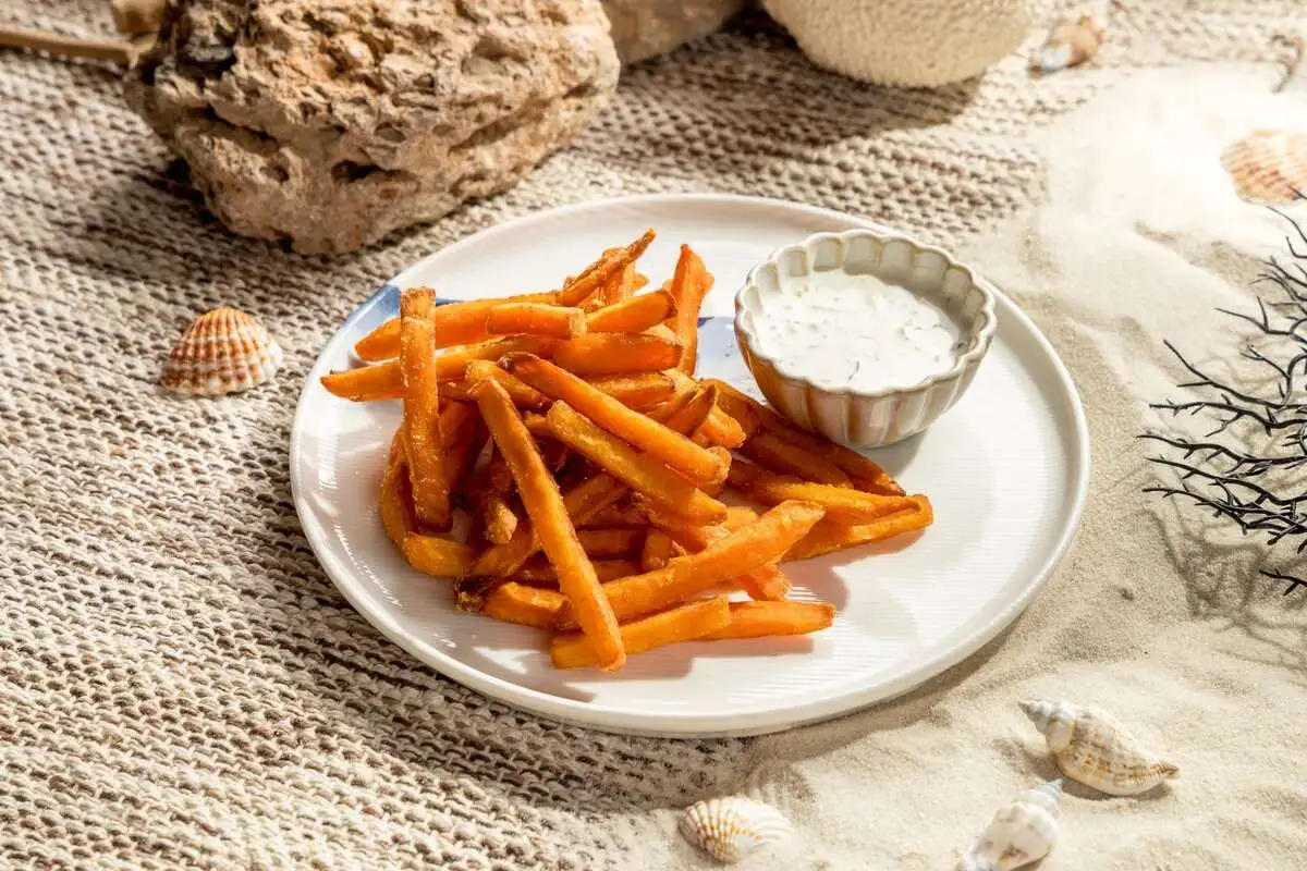 Батат фри с постным соусом тартар