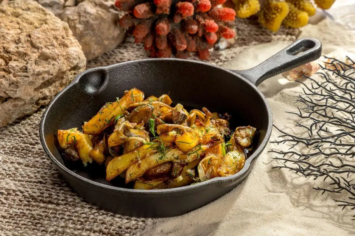 Жаренка из картофеля с тремя видами грибов