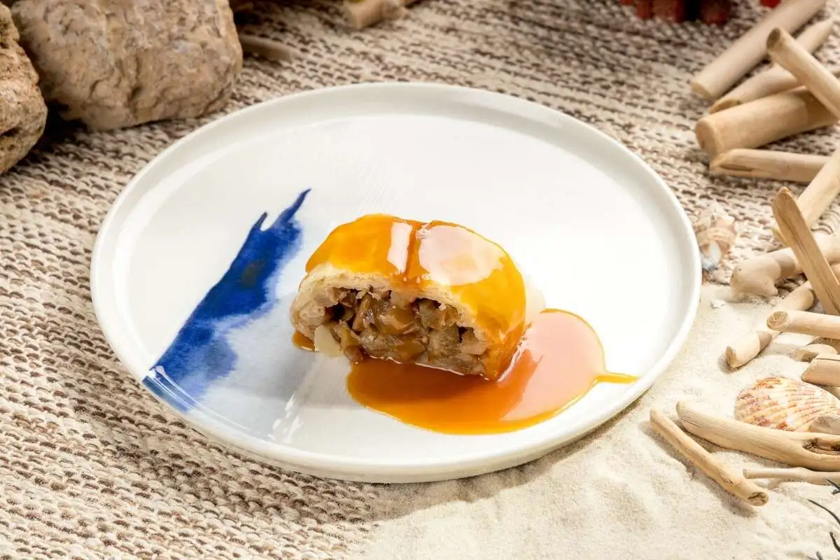 Штрудель с грушей и постной карамелью