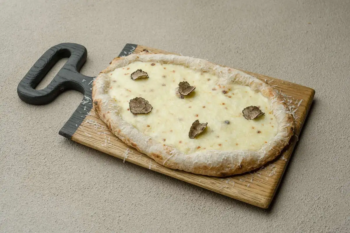 Лепешка с сыром и трюфелем