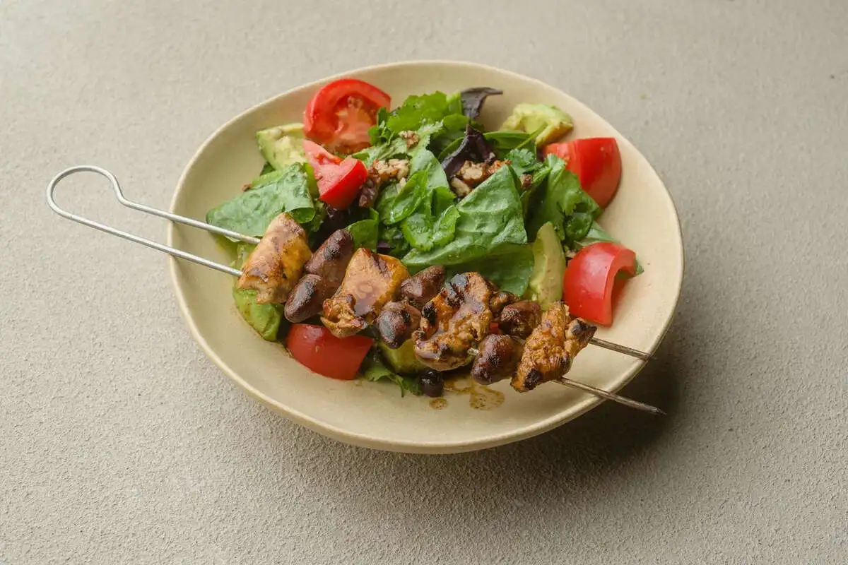 С цыпленком и сердечками на гриле