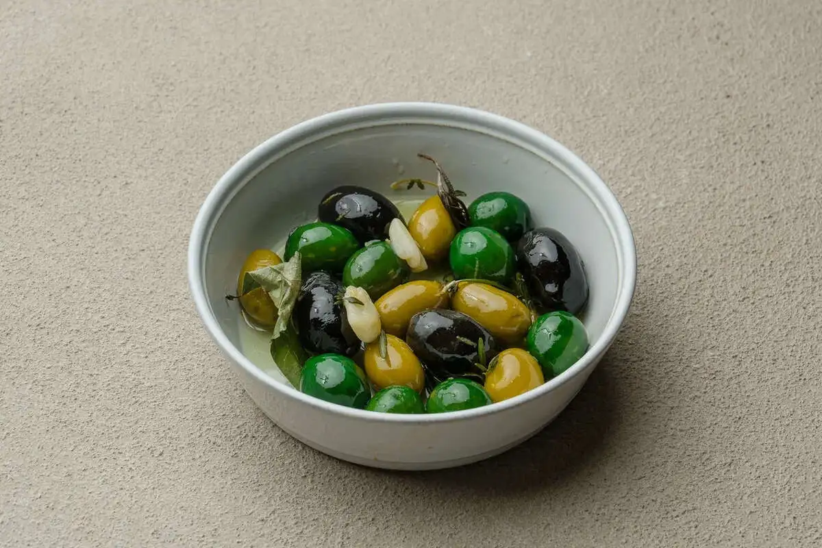 Ассорти оливок (ночеллара, белла де чериньола, каламата)