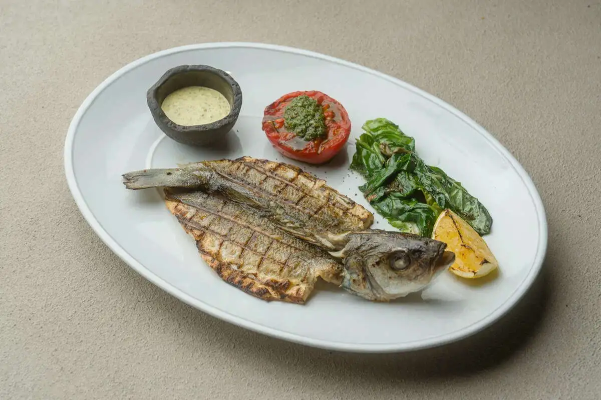 Бабочка сибаса на гриле