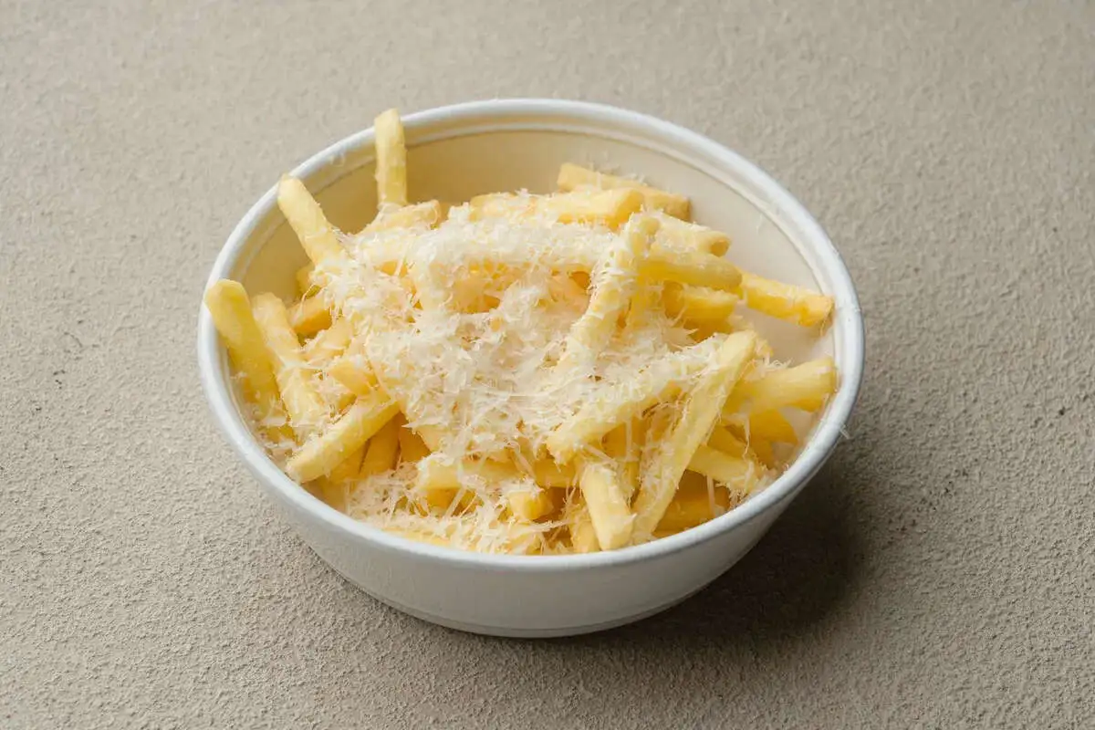 Картофель фри с пармезаном