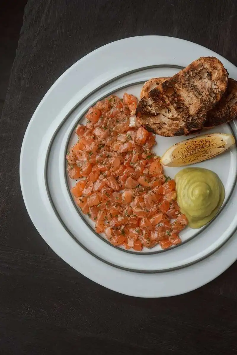 Тар-тар из лосося с гуакамоле