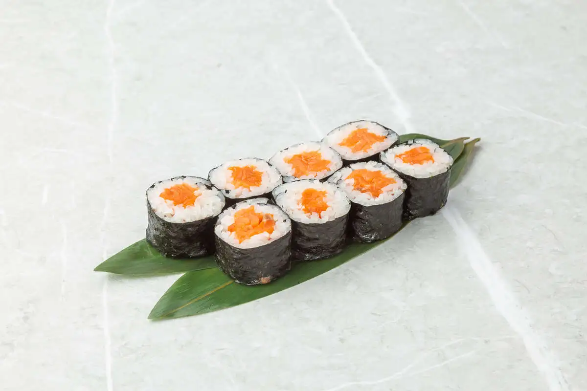 Маки с форелью