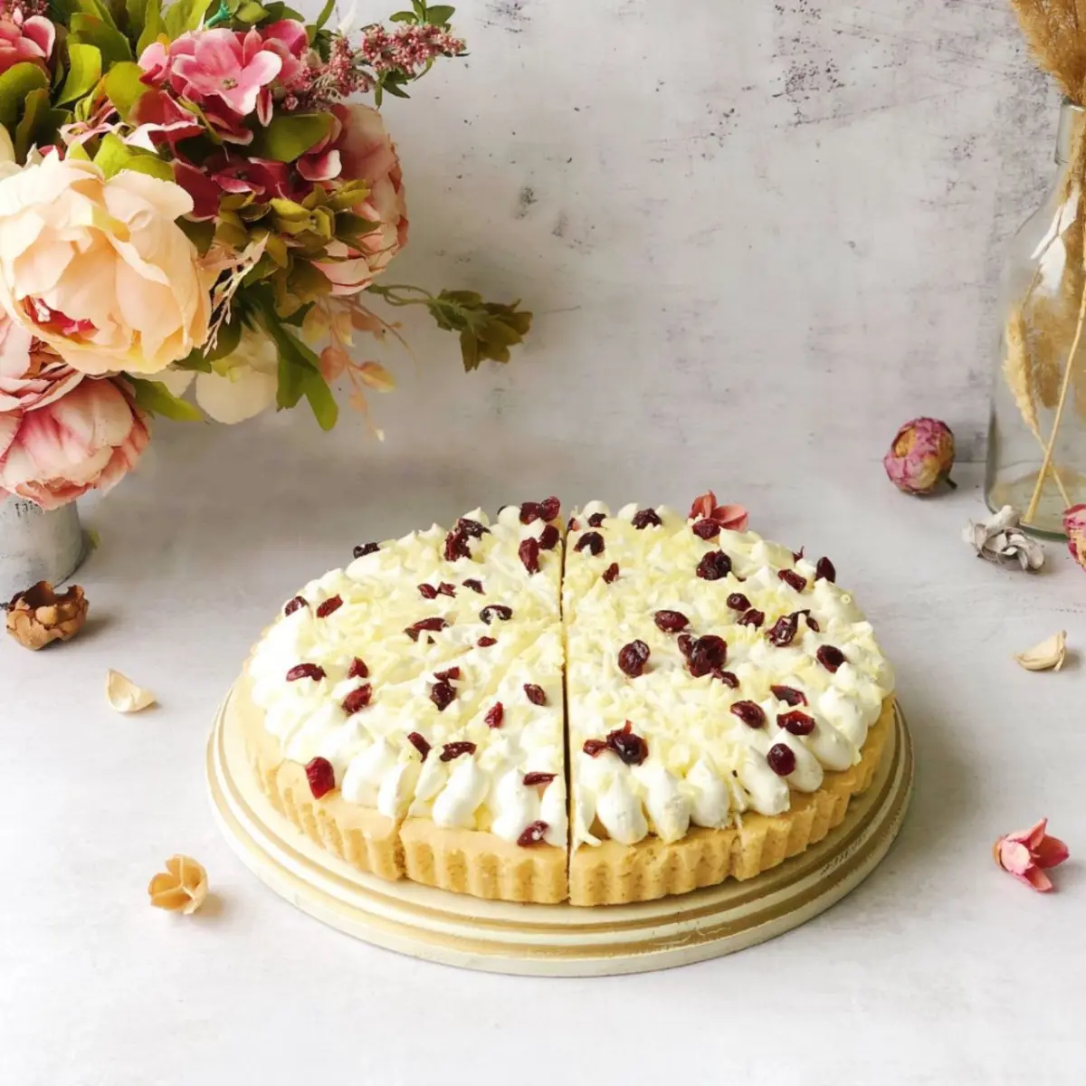 Пирожное "Брусника с белым шоколадом" 蔓越莓白巧克力蛋糕 