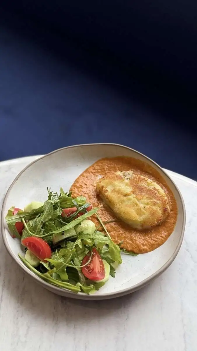  Картофельная зраза с грибами и свежим салатом