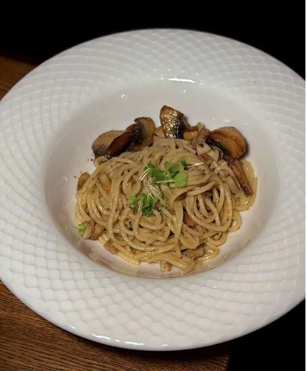 Спагетти с белыми грибами и фисташковым маслом