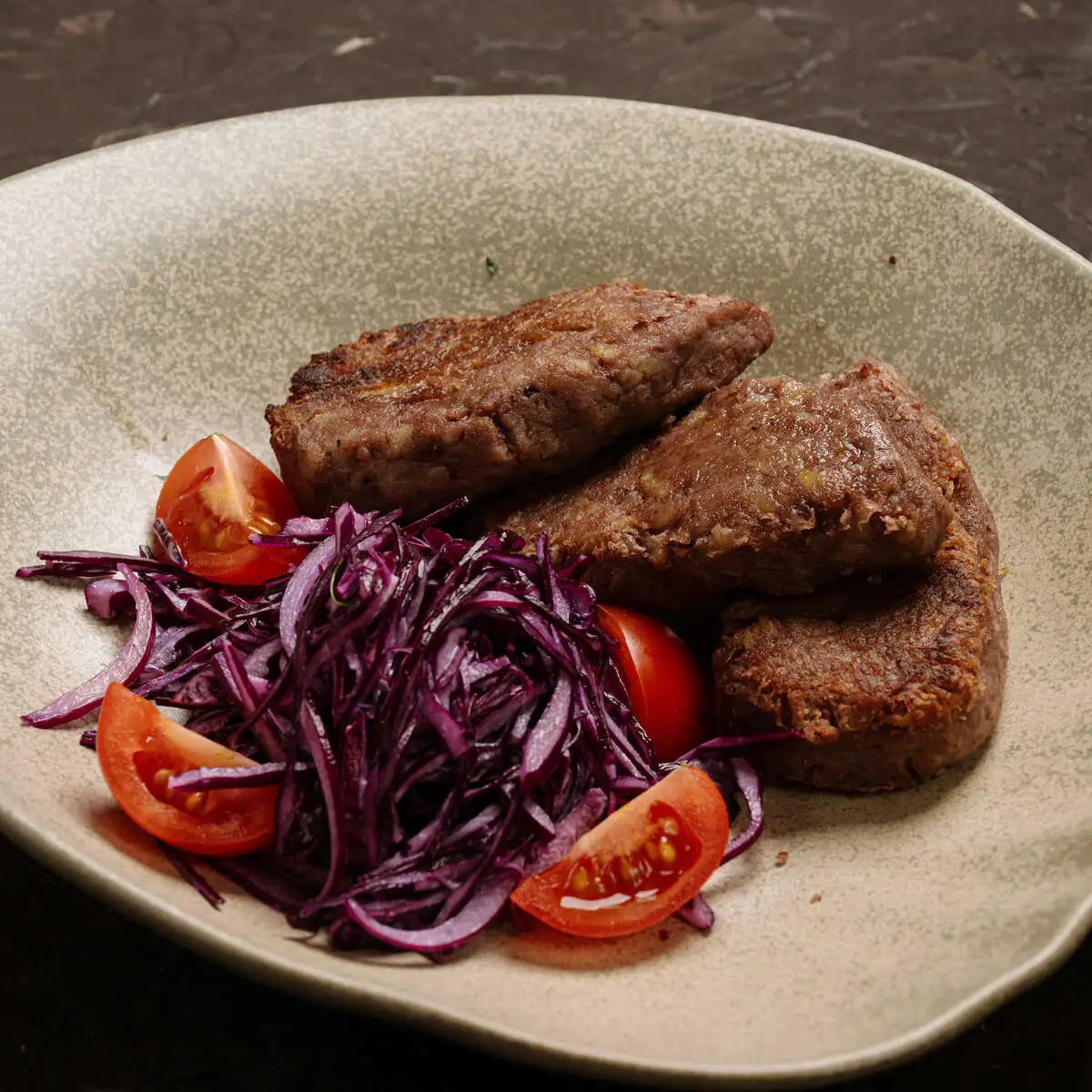  Котлеты из фасоли с красной капустой