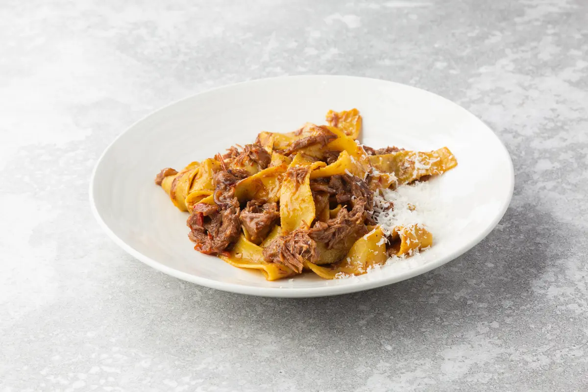 Паста с томлеными щечками