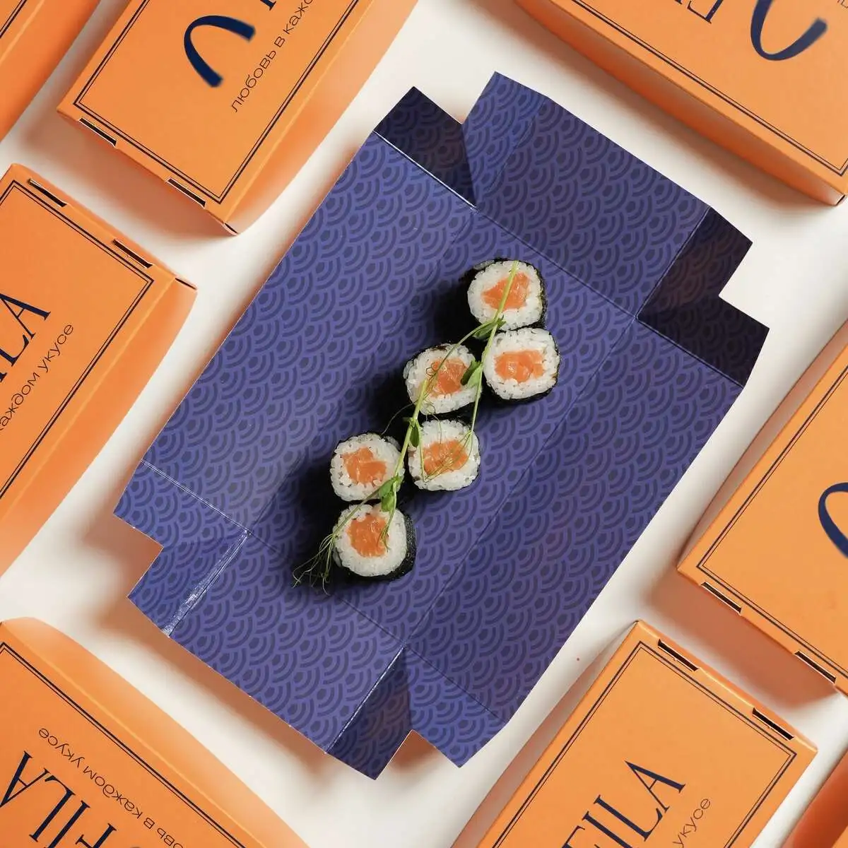 Маки с лососем