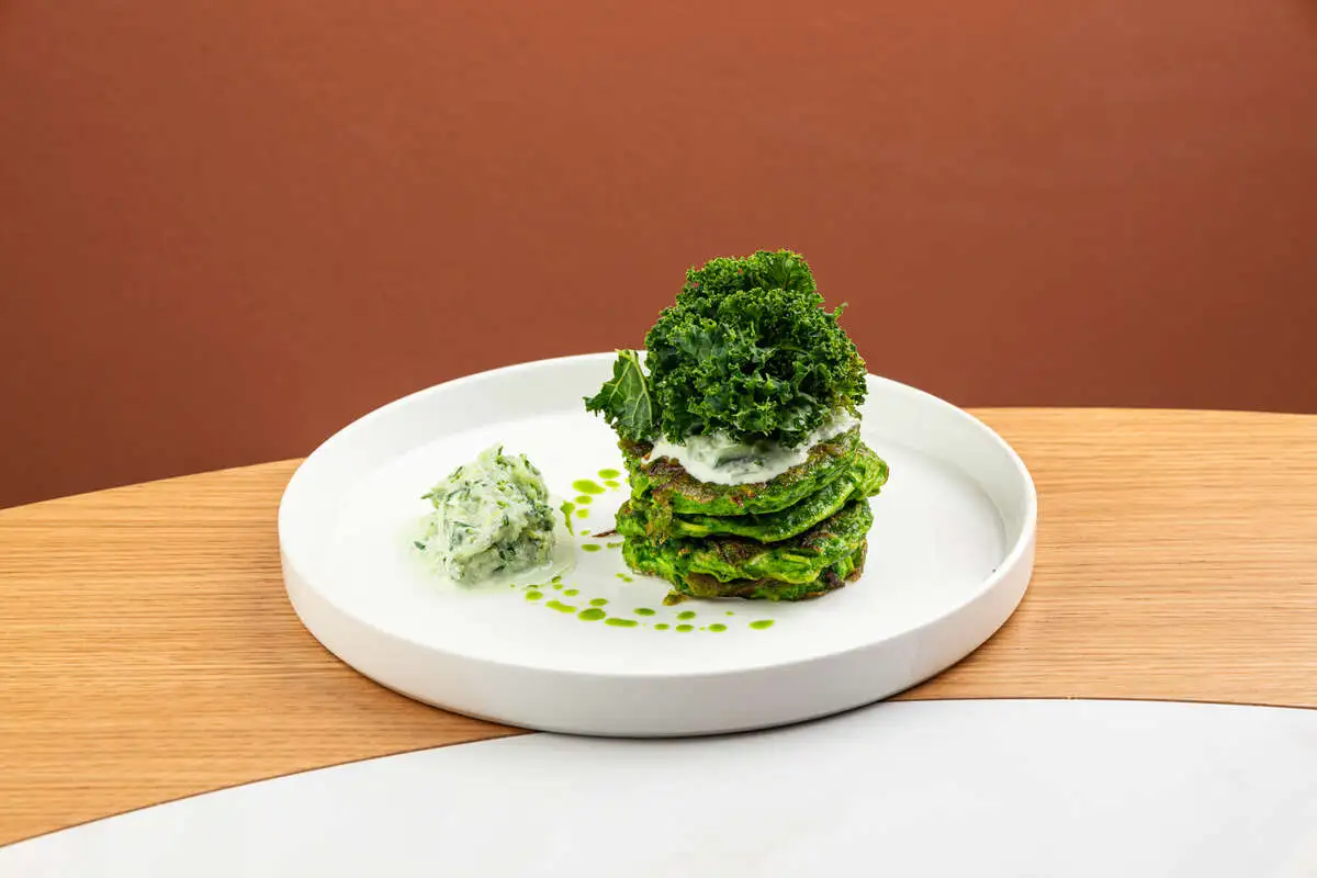 Оладьи из цукини с соусом дзадзики