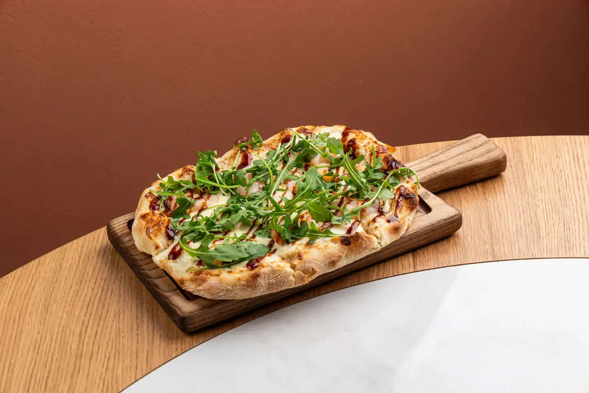 Пицца с креветками, моцареллой, руколой 25см