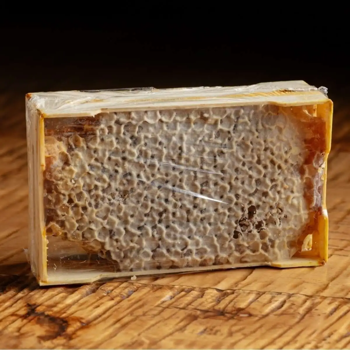 Рамка мёда в сотах