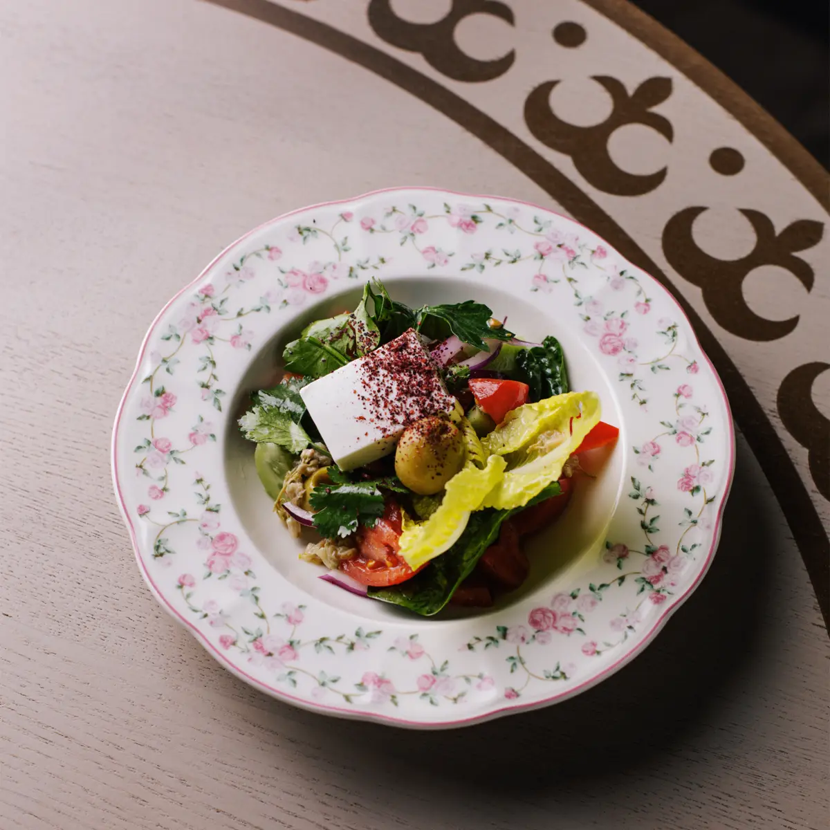 Хориатики с брынзой и грузинской оливкой