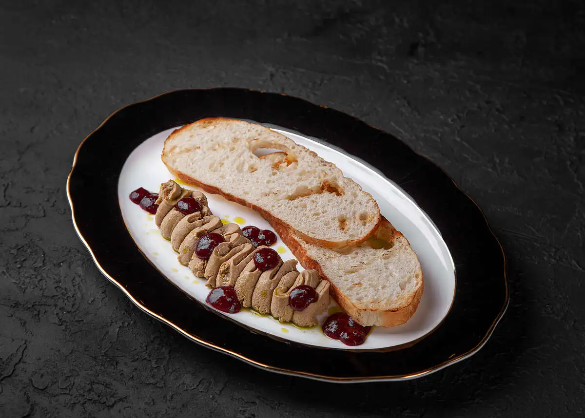 Паштет из куриной печени с вареньем из клюквы