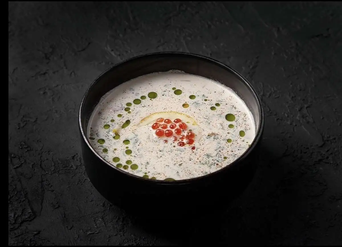 Скандинавская уха со сливками и красной икрой