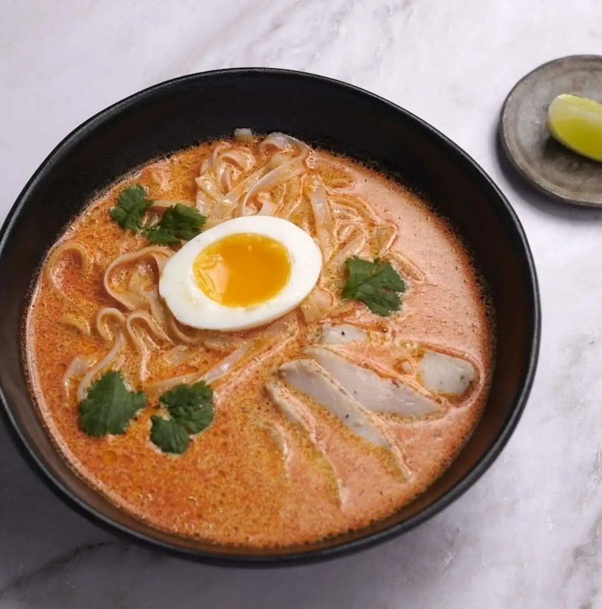 Суп лакса с курицей