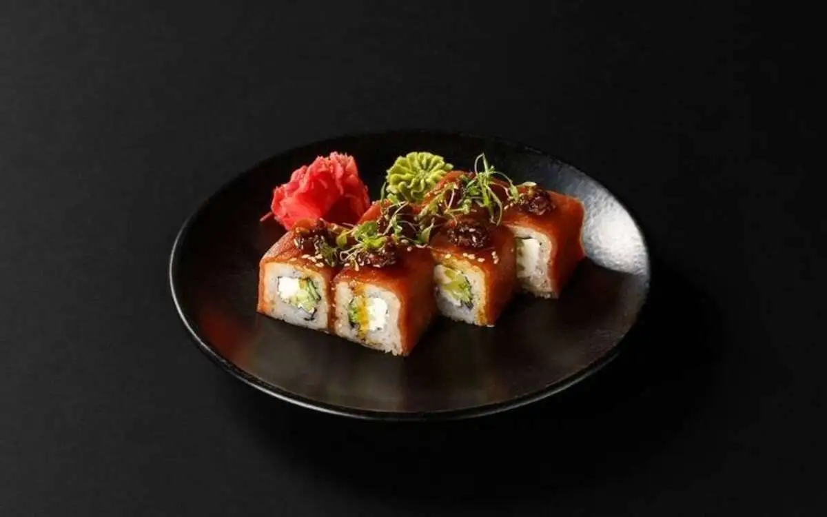 Ролл тунец татаки