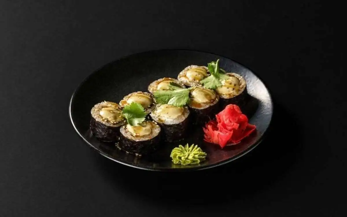 Ролл с обоженной говядиной