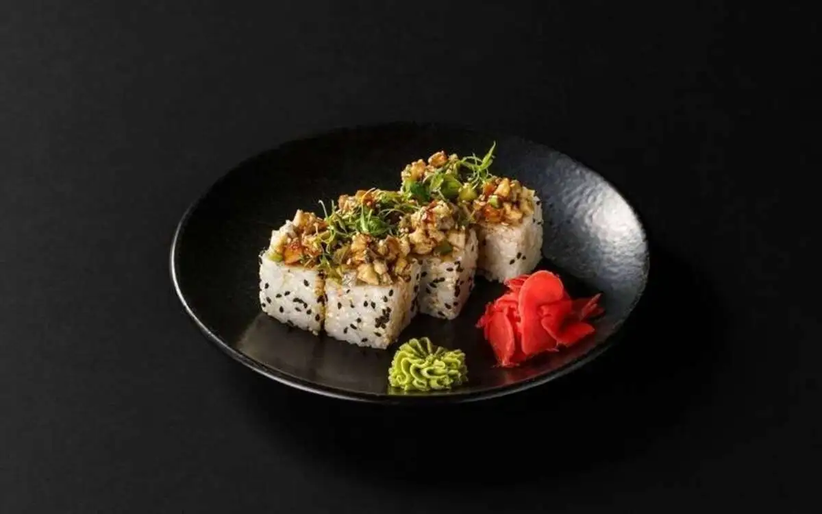 Ролл с тартаром из угря