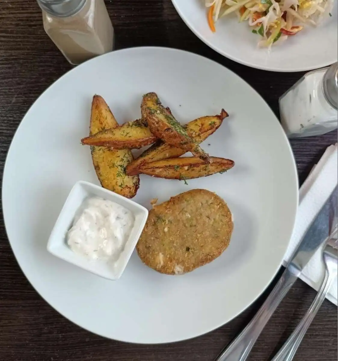 Биточек из минтая с брокколи