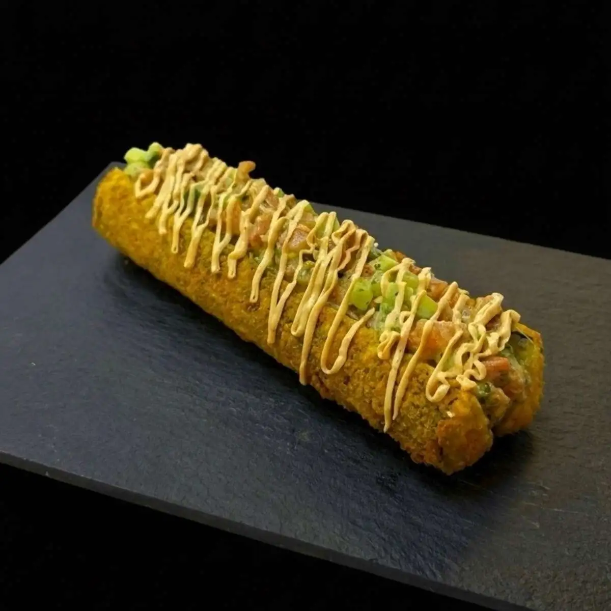 ХОТ ДОГ РОЛЛ С ЛОСОСЕМ