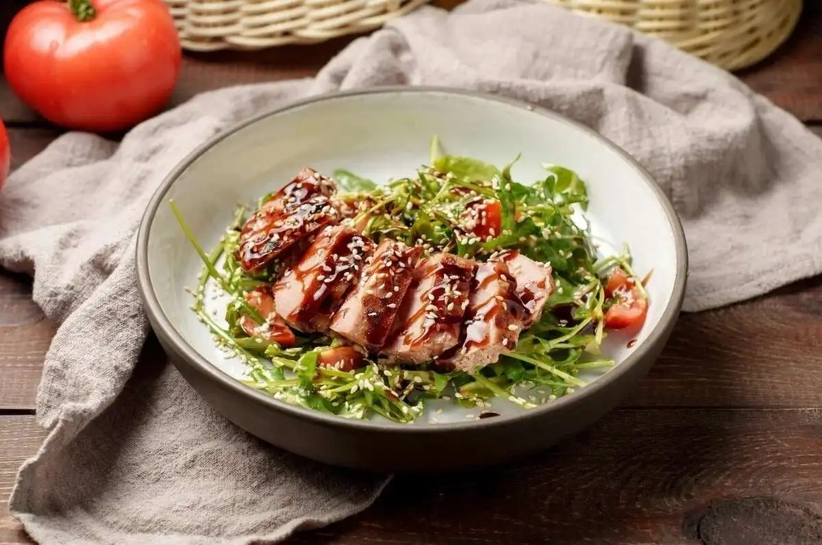 Салат с тунцом