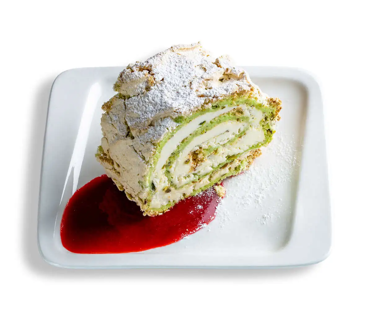 Фисташковый Рулет с малиной