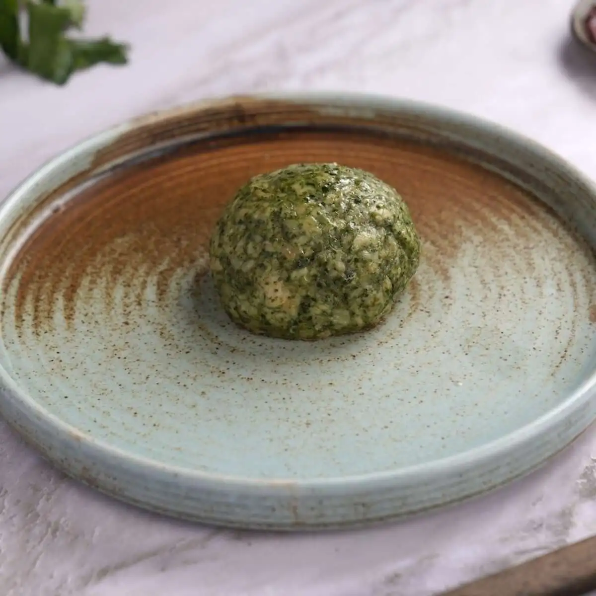 Биточек куриный со шпинатом