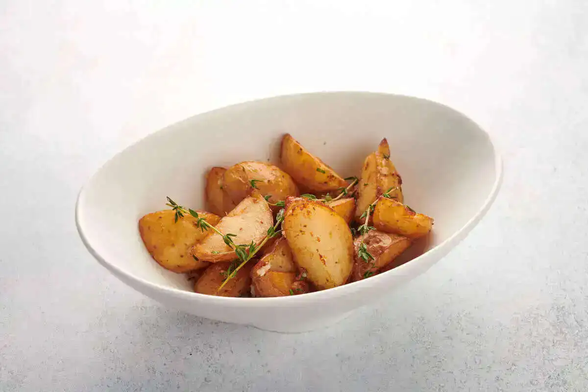 Картофель черри с чесноком и тимьяном