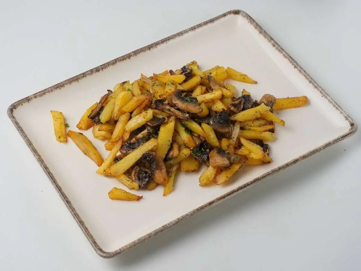 Картофель, жаренный с грибами, 200 г