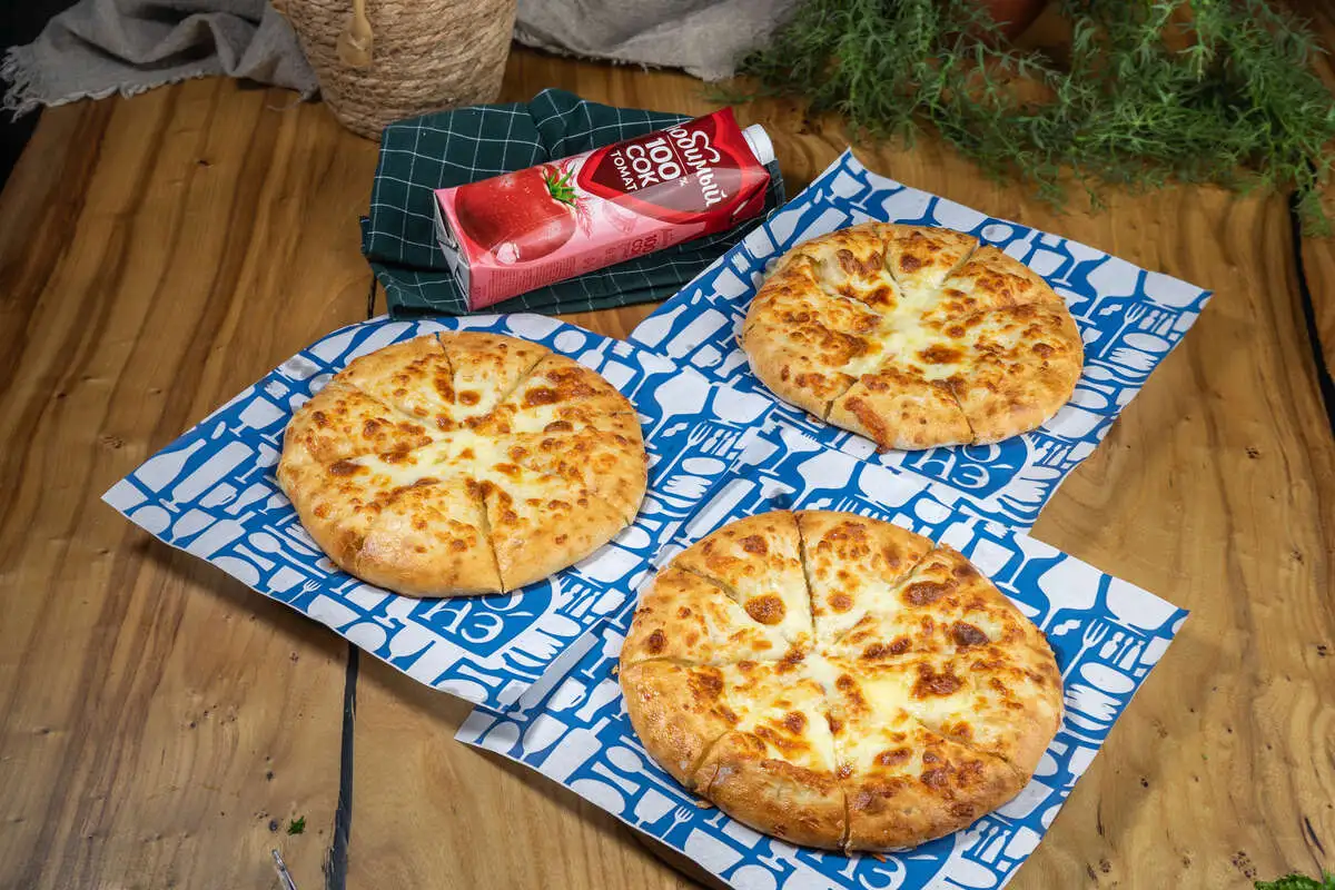 Комбо — Море хачапури (хачапури + томатный сок в подарок)  