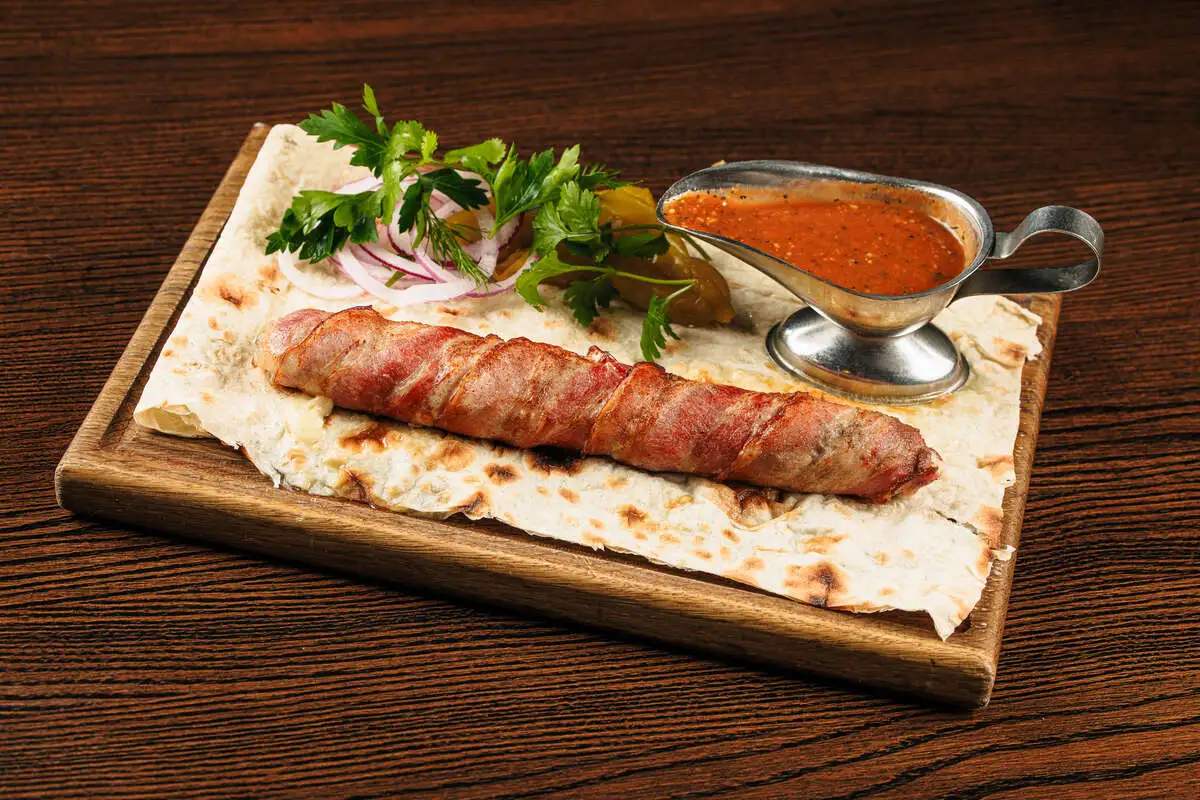 Люля-кебаб с сыром в беконе