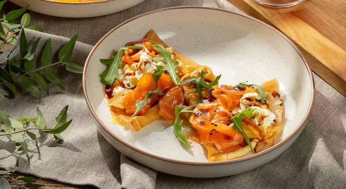 Блинчики с лососем слабой соли