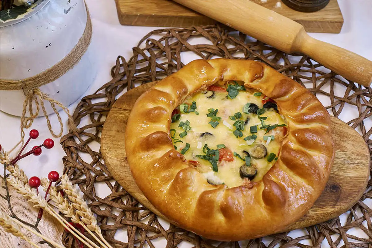 Открытый пирог с курицей